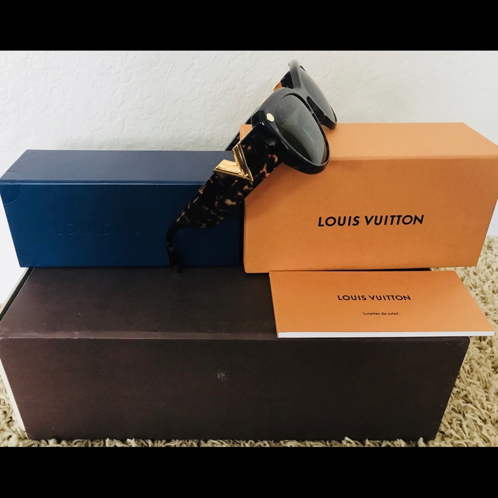 Gorgeous Brand New LV Sunglasses - Picture 1 of 8
